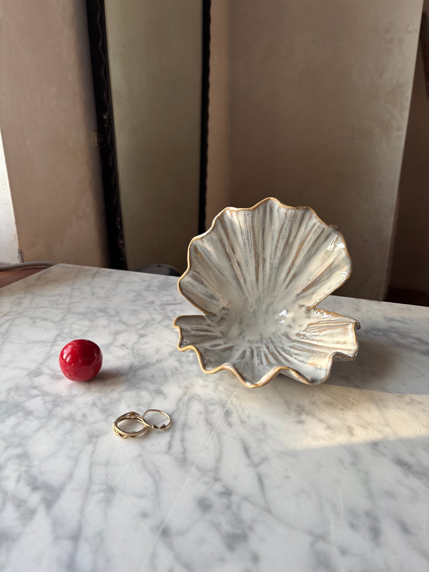 Shell Jewelry Vault Pearl White