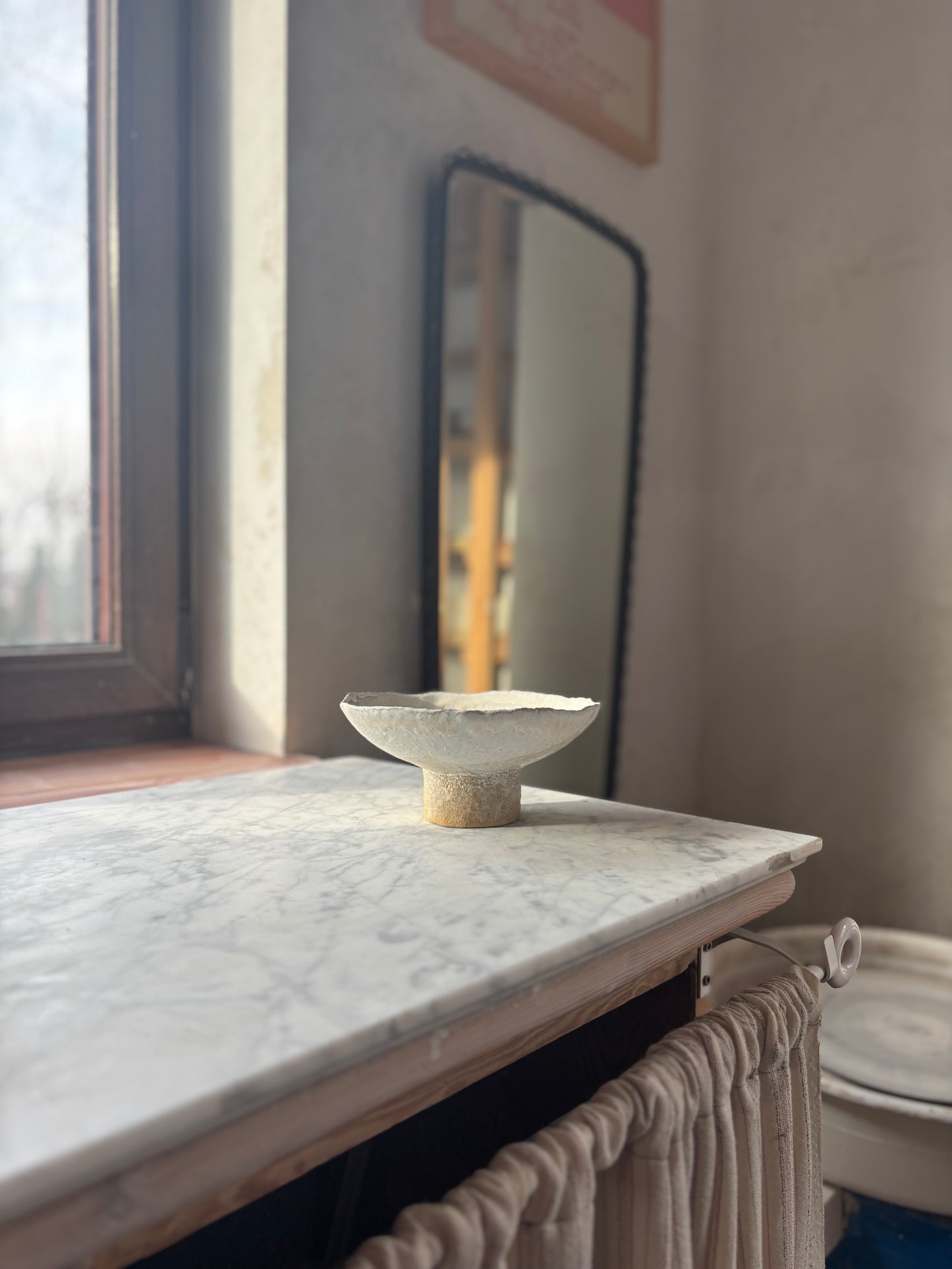 Ceramiczna Okrągła Misa na Cokole S Rustic White